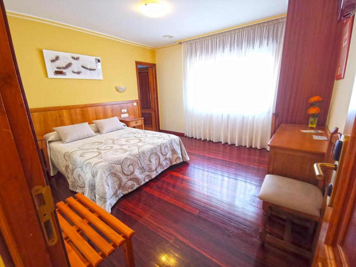 Hotel Linares Poio Esterno foto