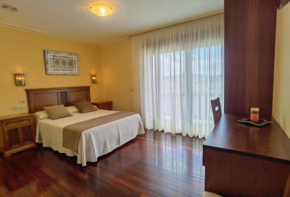 Hotel Linares Poio Esterno foto