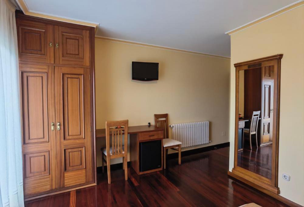 Hotel Linares Poio Esterno foto