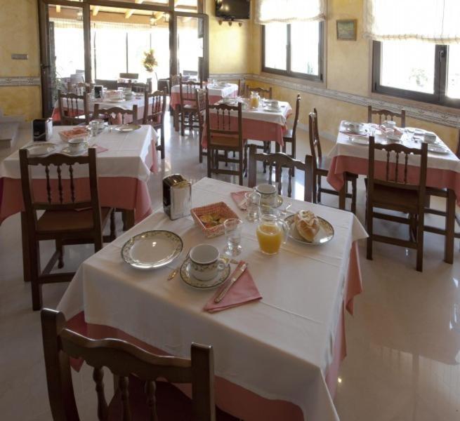 Hotel Linares Poio Esterno foto