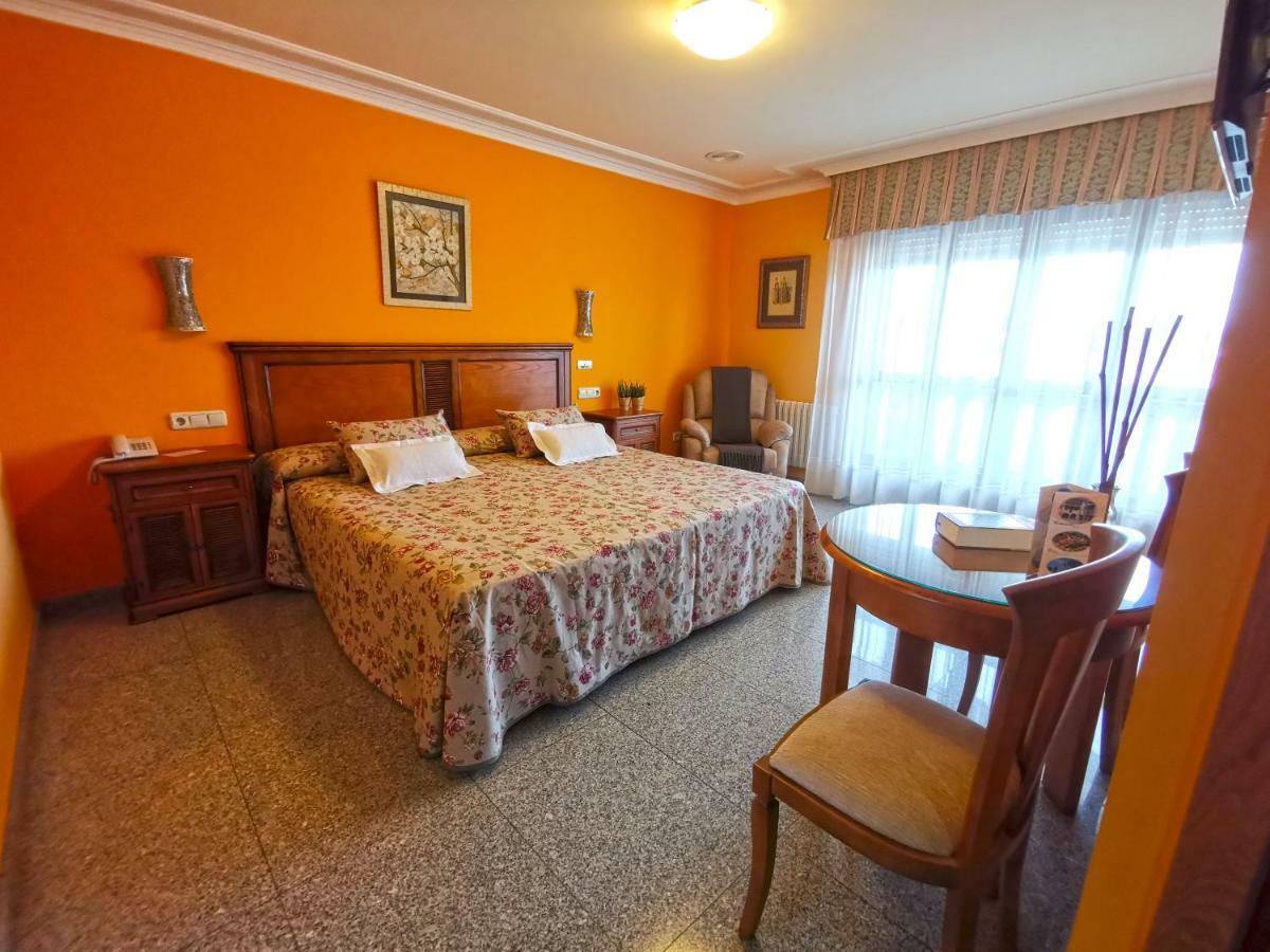 Hotel Linares Poio Esterno foto